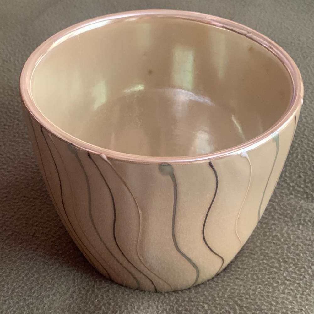 New beautiful gold flower pot with decorative lines. See pictures for size. - Picture 1 of 8
